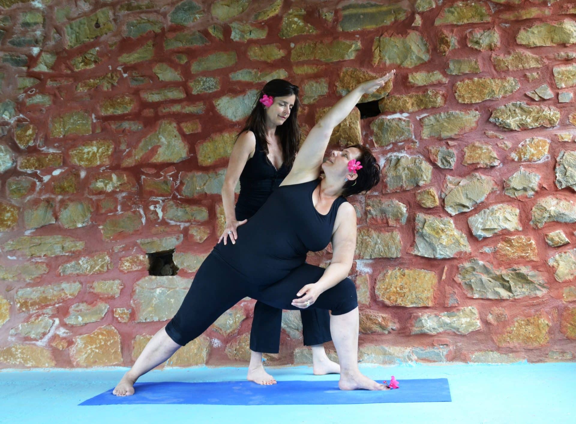 Yoga in de overdekte buiten-shala